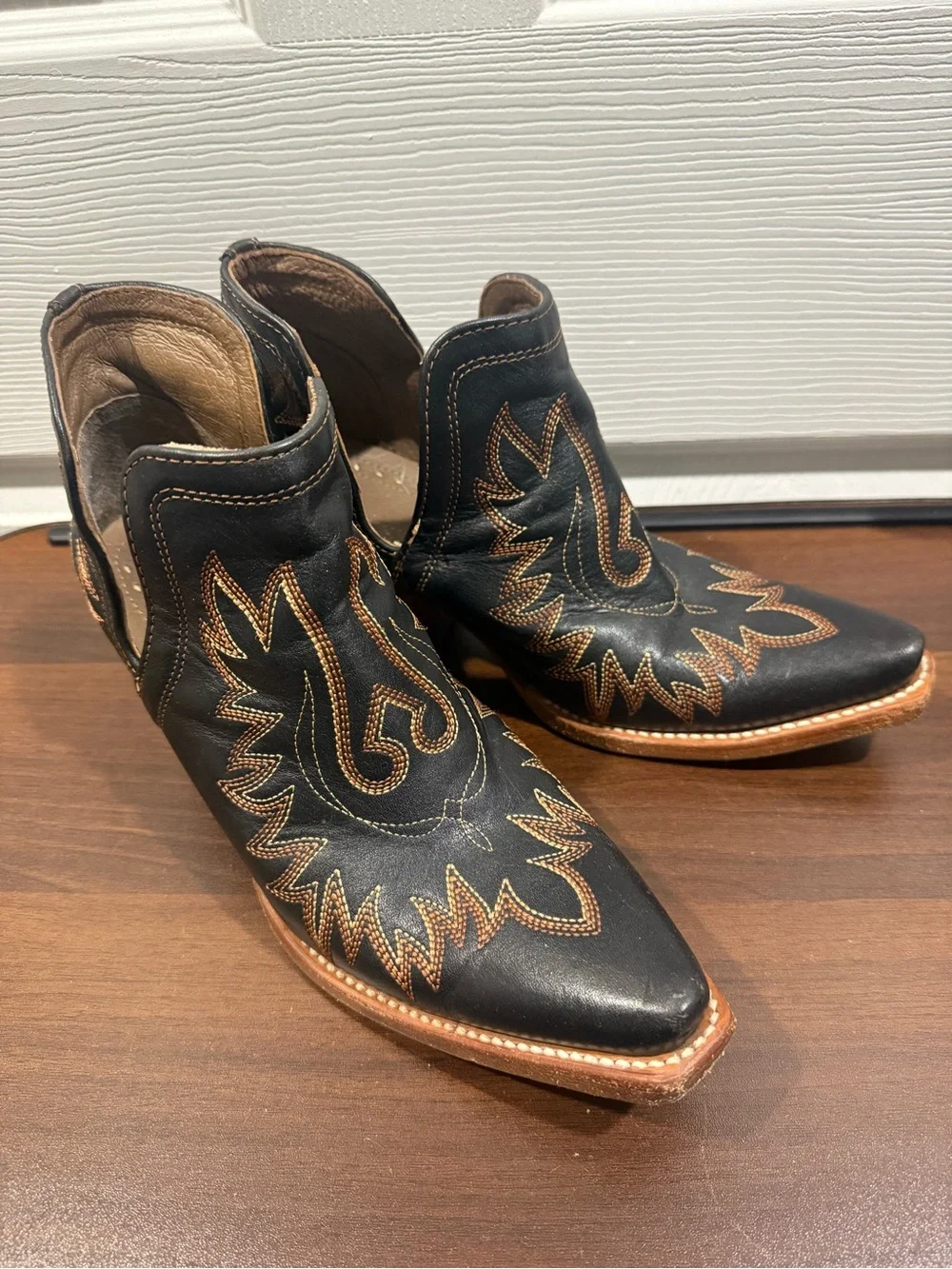 Ariat Women's Dixon Western Boot Brooklyn Black Snip Toe Pointed Toe Size 8.5B - Picture 2 of 6
